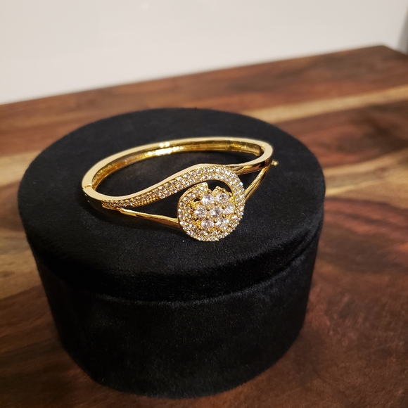 18K Gold Plated Swirl Bangle Bracelet - Picture 4 of 12